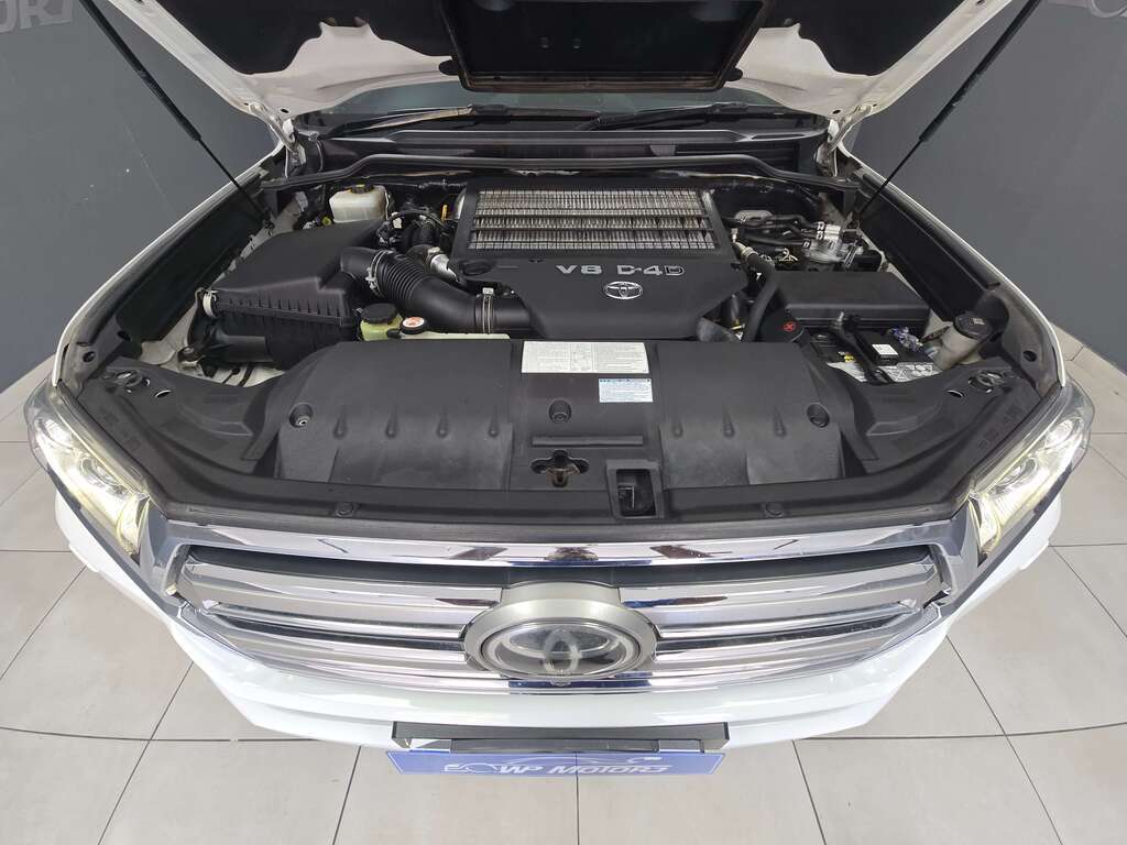 Toyota Land Cruiser 200 4.5D-4D V8 VX WP Motors