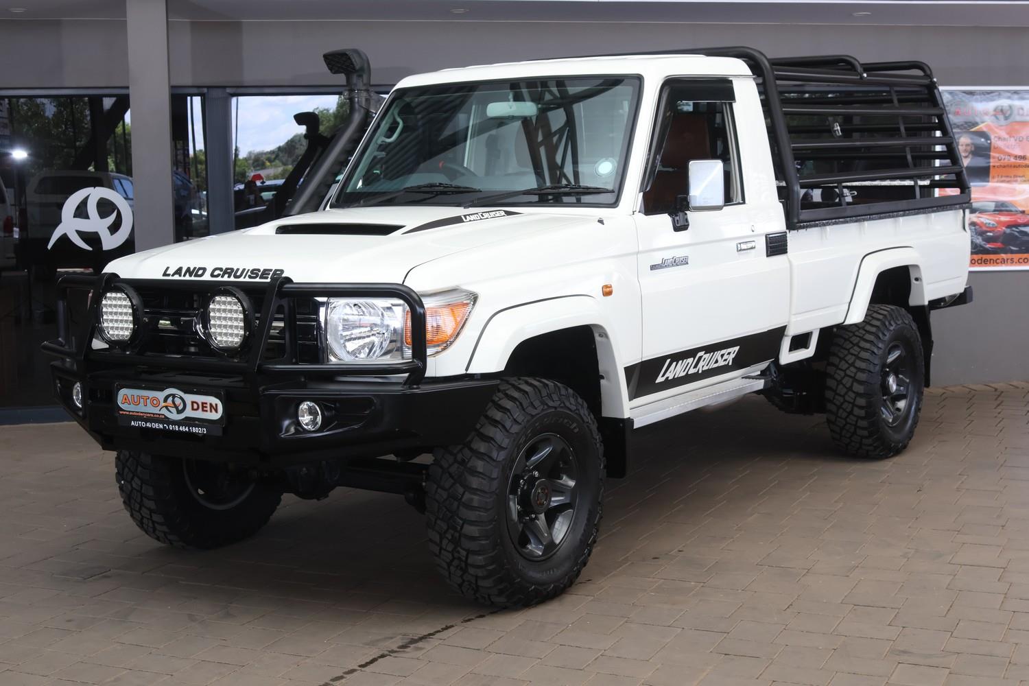 Toyota Land Cruiser 79 Land Cruiser 79 4.5D-4D LX V8 Auto Den