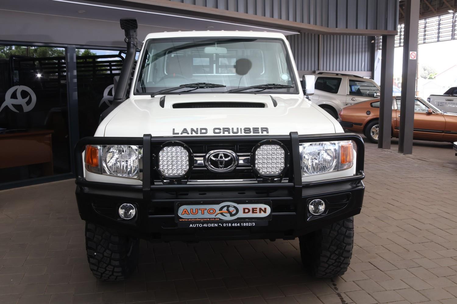 Toyota Land Cruiser 79 Land Cruiser 79 4.5D-4D LX V8 Auto Den