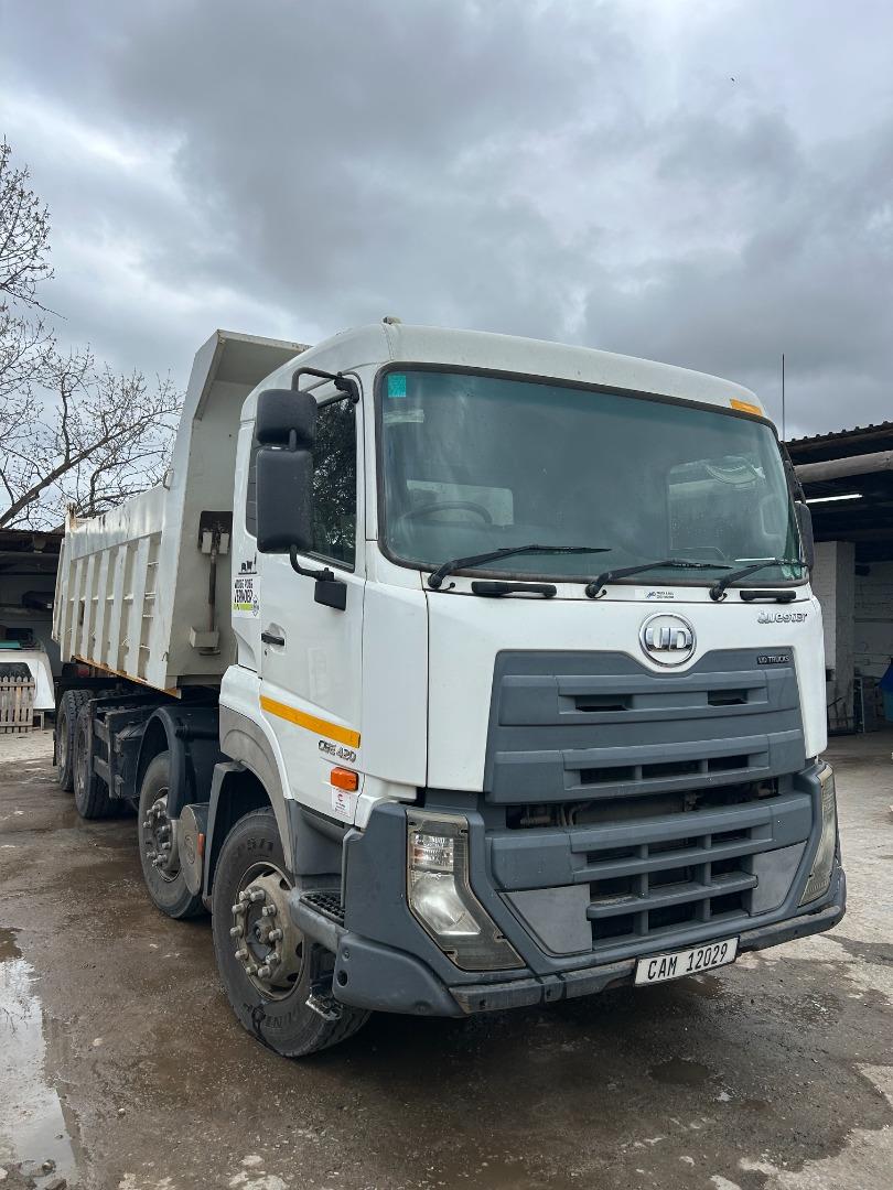 2018 Ud Quester CGE420 8x4 Tipper