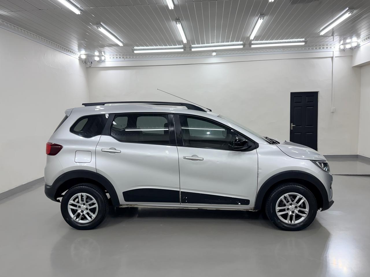 Renault Triber 1.0 Zen Auto Addicts