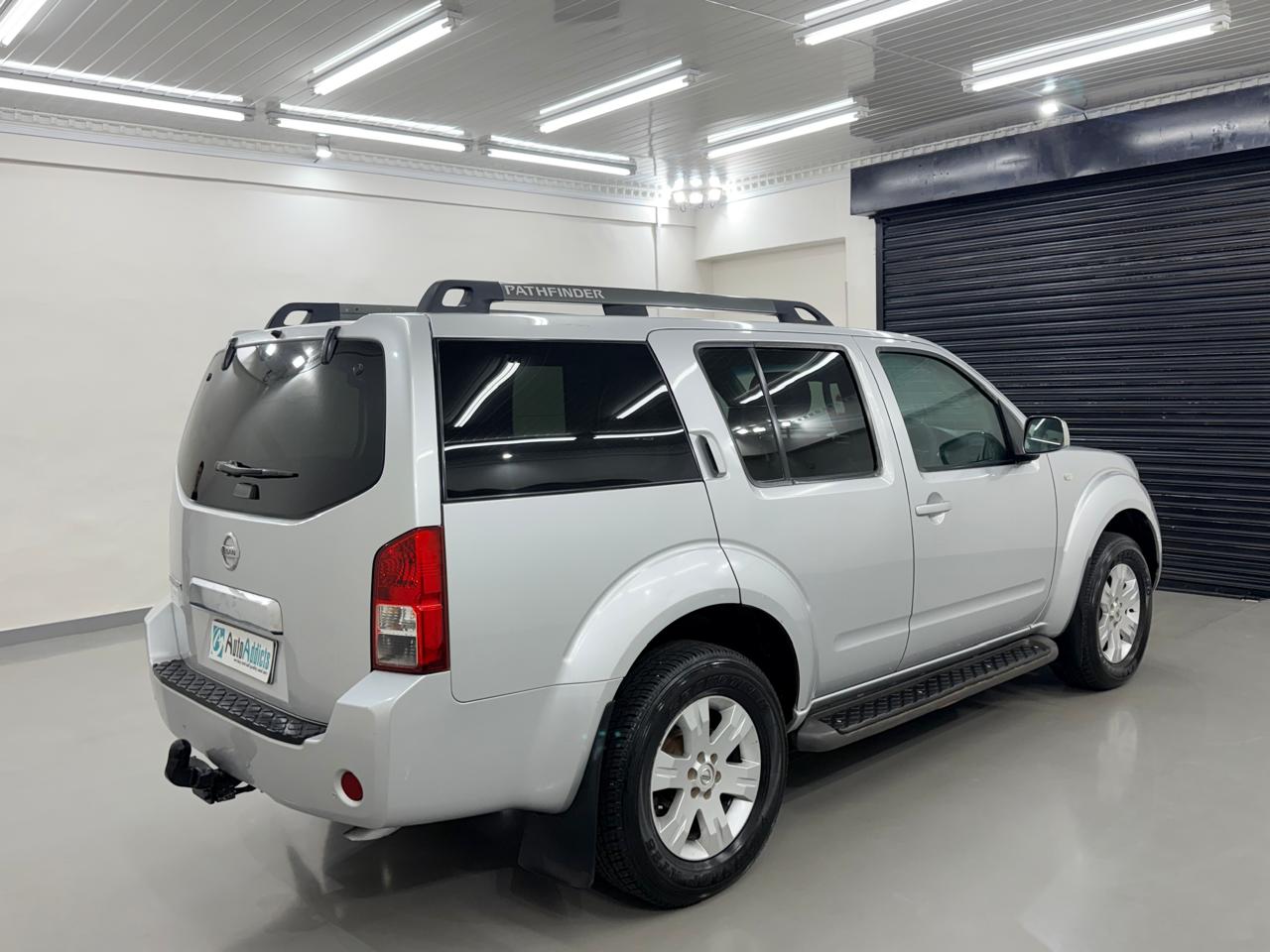 Nissan Pathfinder 2.5dCi LE Auto Addicts