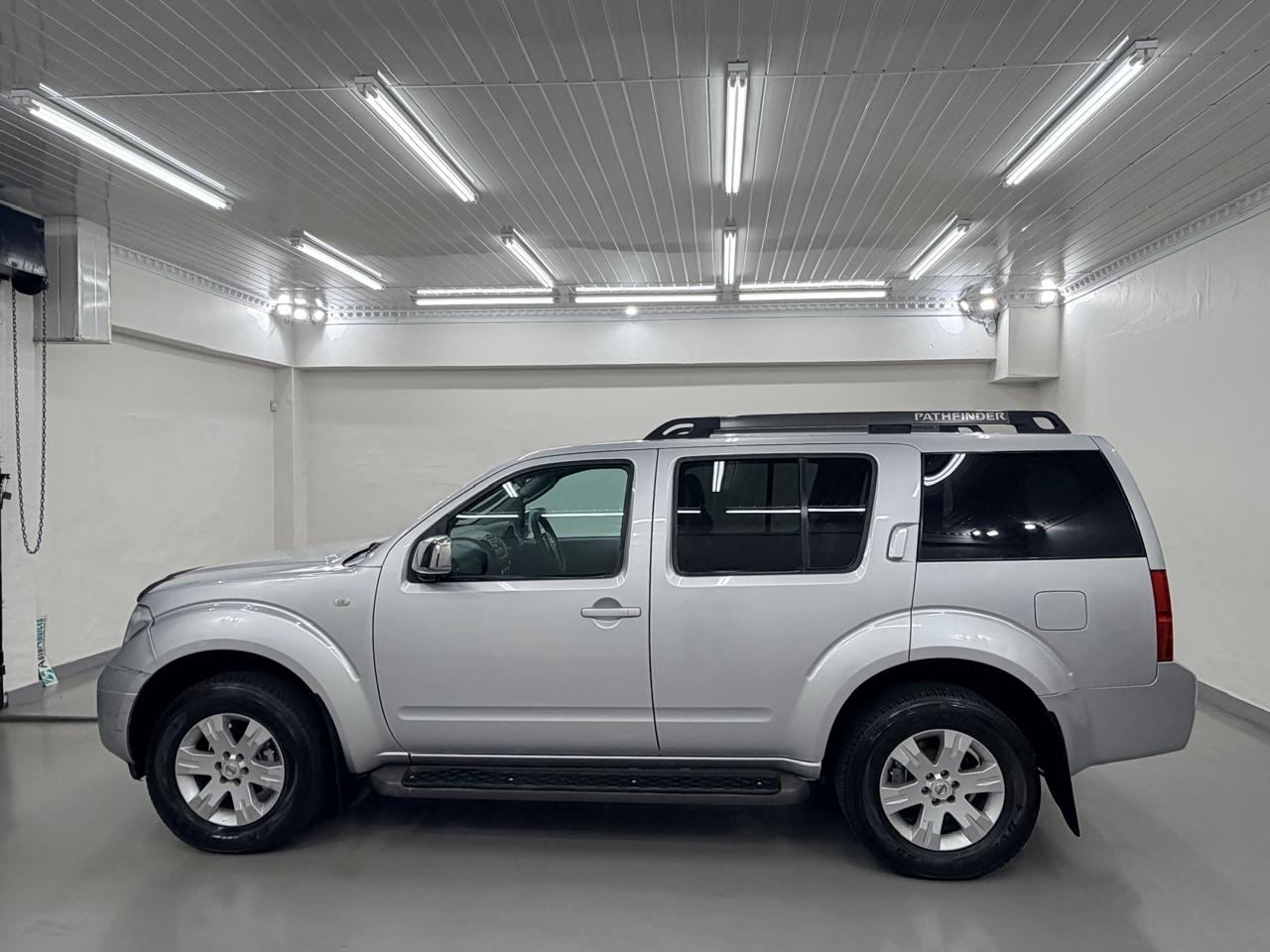 Nissan Pathfinder 2.5dCi LE Auto Addicts
