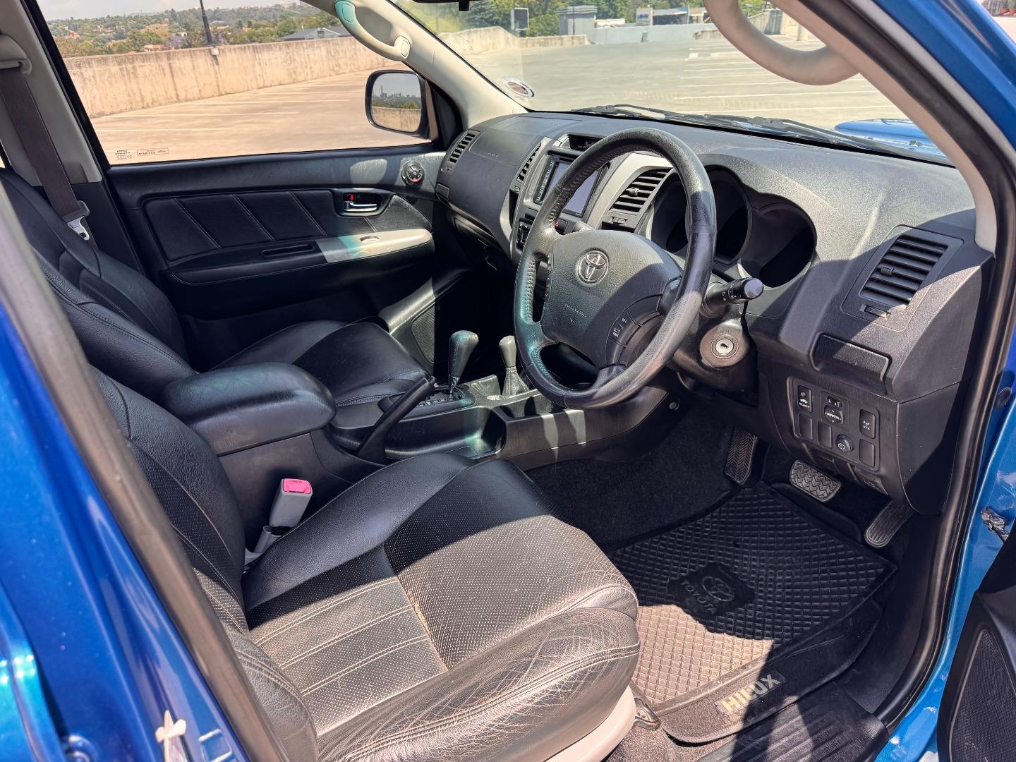 Toyota Hilux 3.0D-4D Double Cab 4x4 Raider Auto Phoenix Cars