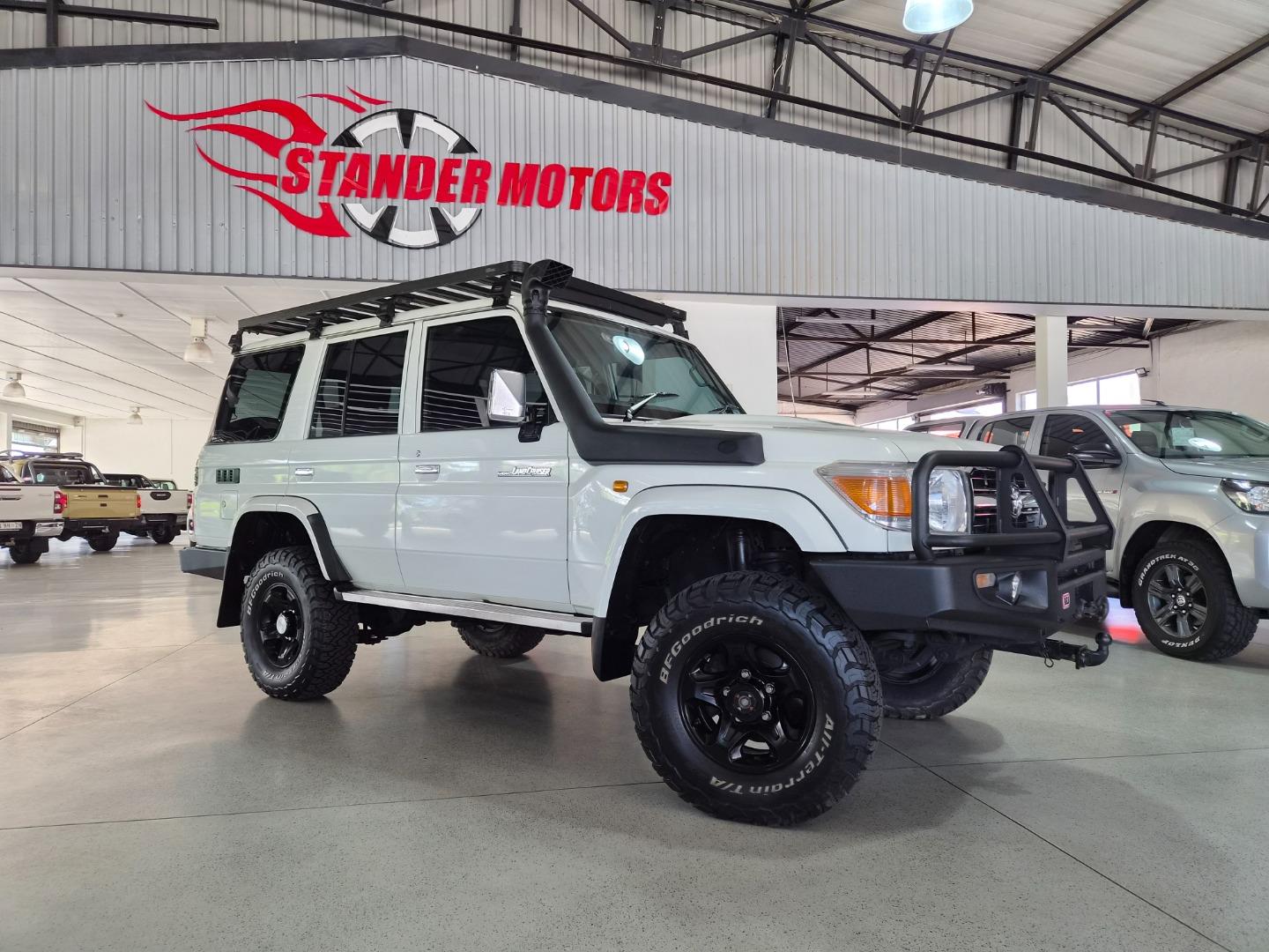 Toyota Land Cruiser 76 4.5D-4D LX V8 Station Wagon Stander Motors