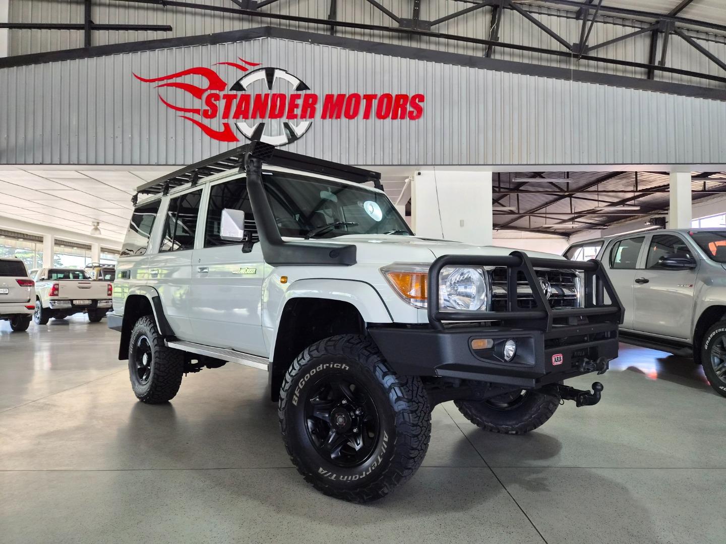 Toyota Land Cruiser 76 4.5D-4D LX V8 Station Wagon Stander Motors