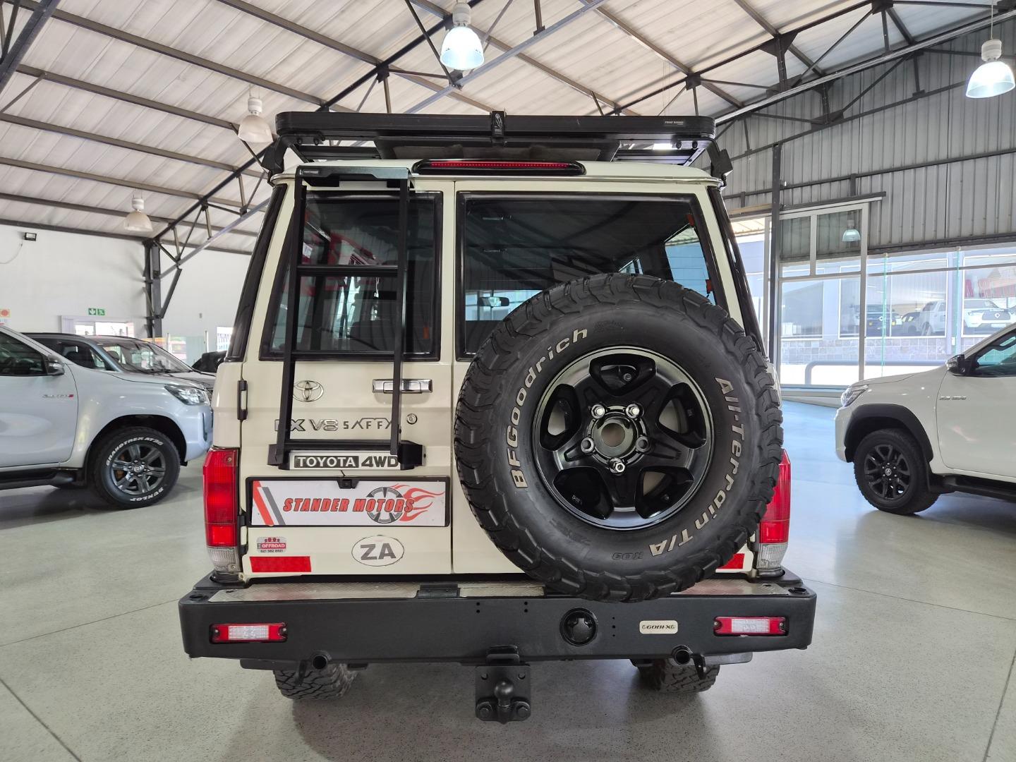Toyota Land Cruiser 76 4.5D-4D LX V8 Station Wagon Stander Motors