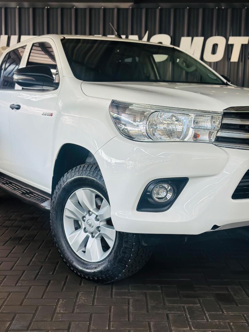 Toyota Hilux 2.4GD-6 Double Cab 4x4 SRX White Rhino Motors