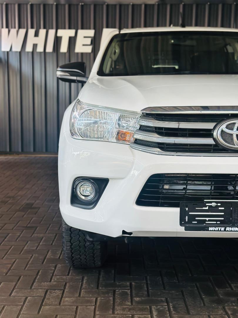 Toyota Hilux 2.4GD-6 Double Cab 4x4 SRX White Rhino Motors