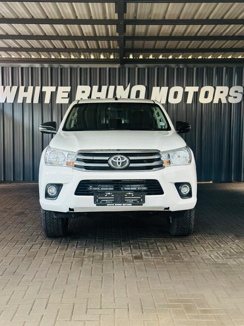 Toyota Hilux 2.4GD-6 Double Cab 4x4 SRX White Rhino Motors