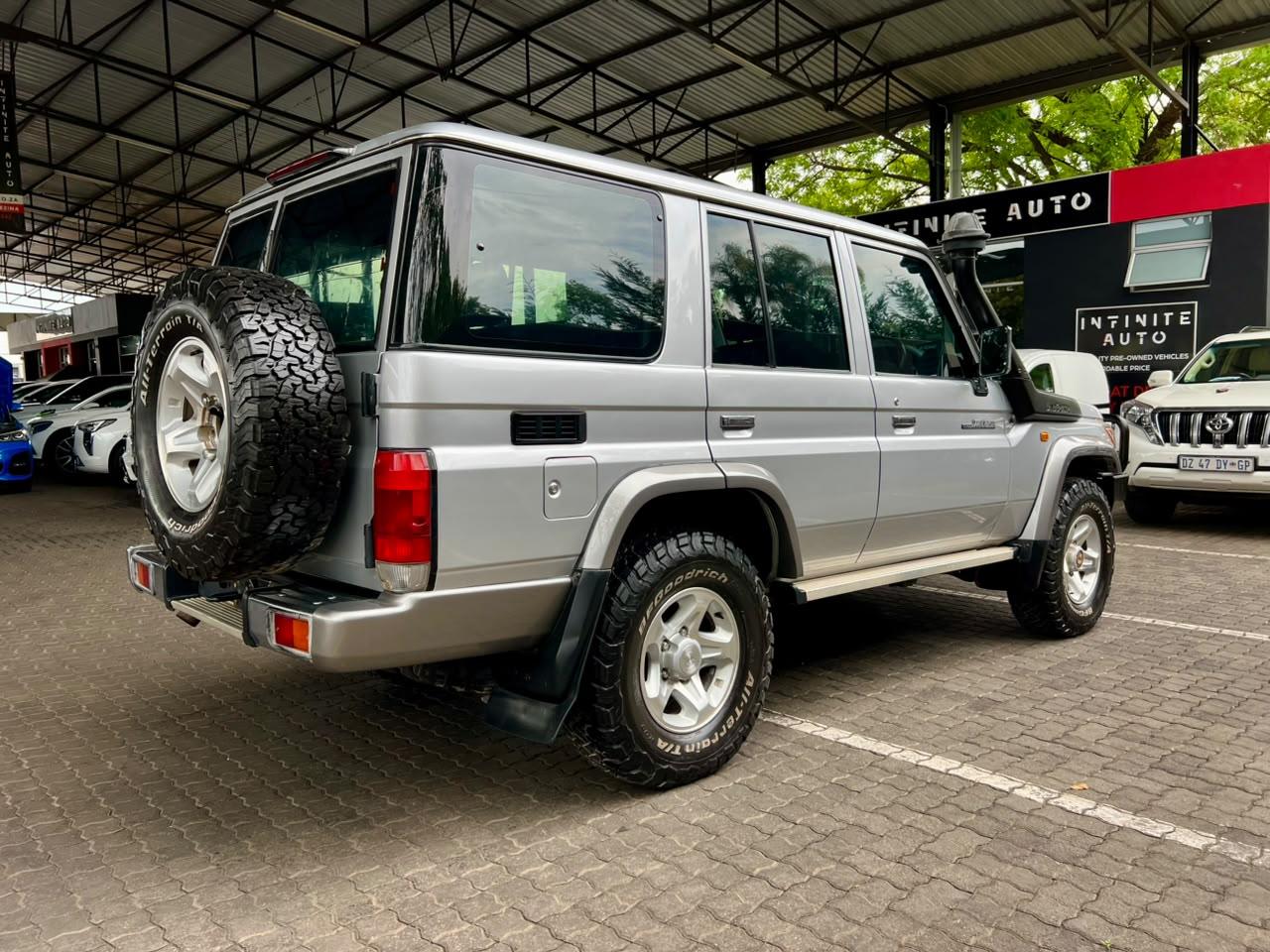 Toyota Land Cruiser 76 4.5D-4D LX V8 Station Wagon Infinite Auto Gezina