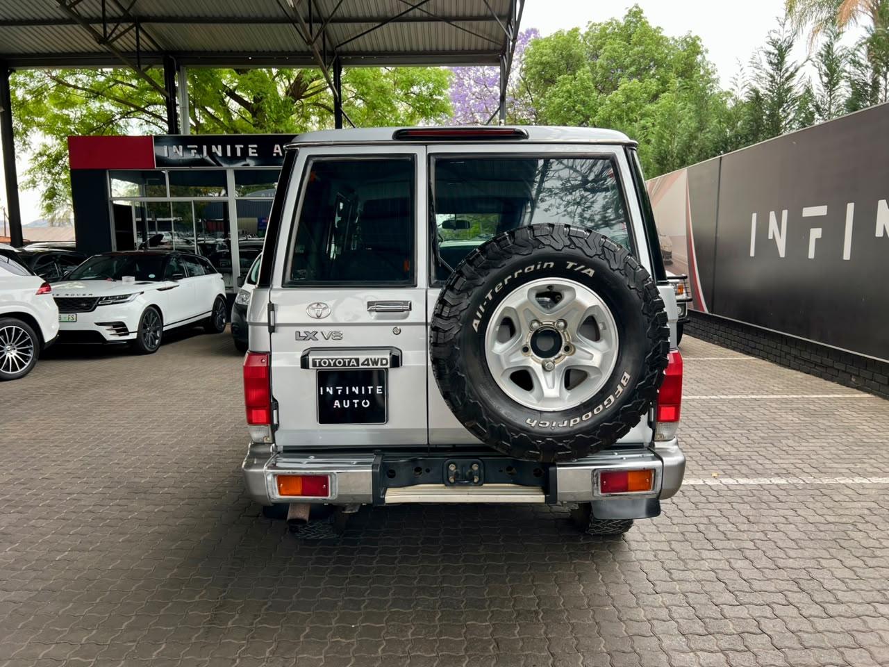 Toyota Land Cruiser 76 4.5D-4D LX V8 Station Wagon Infinite Auto Gezina