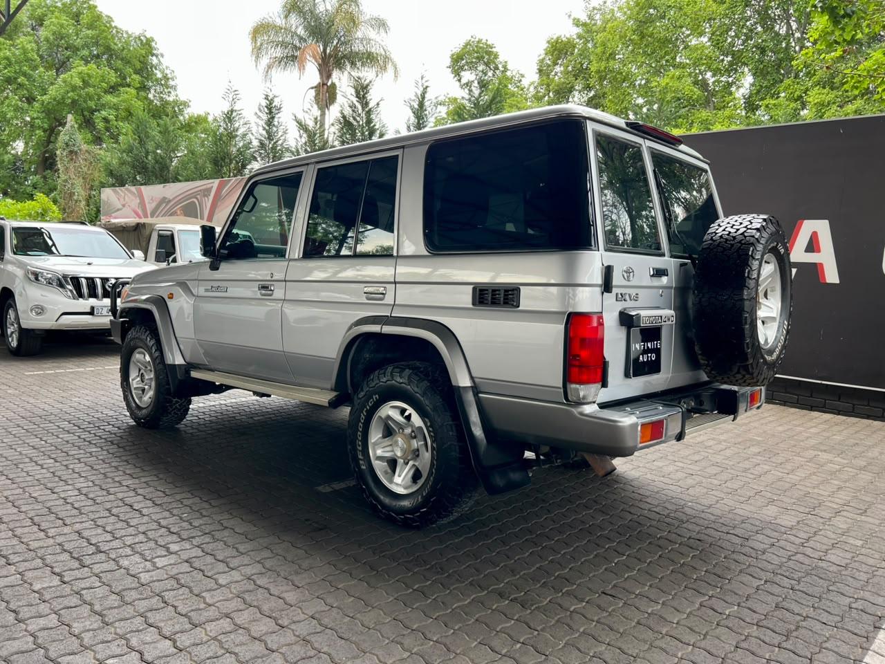 Toyota Land Cruiser 76 4.5D-4D LX V8 Station Wagon Infinite Auto Gezina