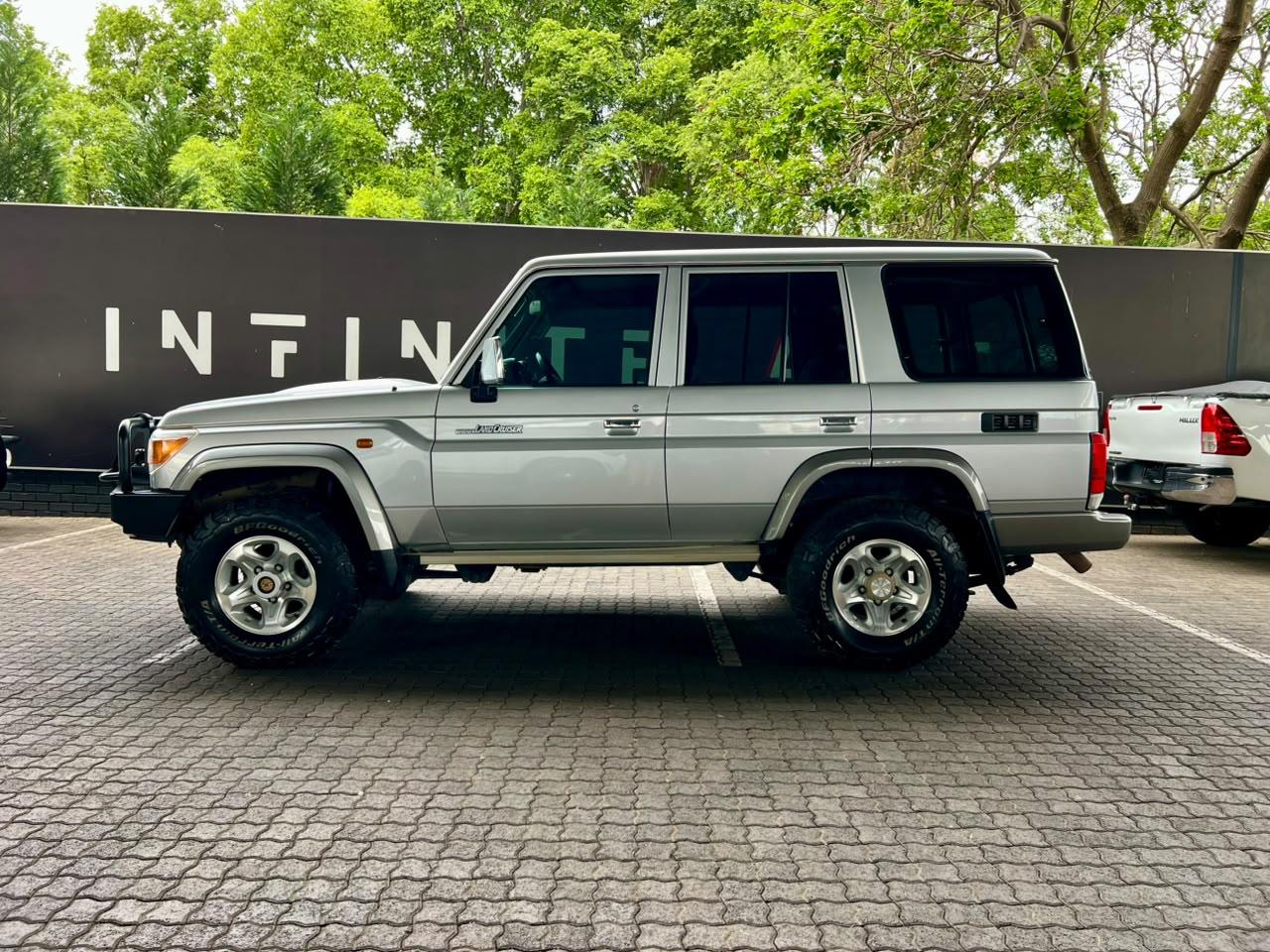 Toyota Land Cruiser 76 4.5D-4D LX V8 Station Wagon Infinite Auto Gezina