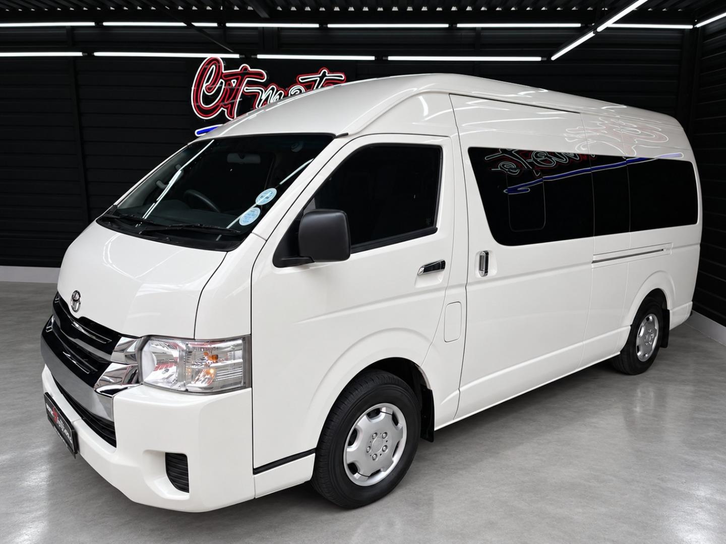 Toyota HiAce 2.5D-4D Bus 14-Seater GL CITMoto