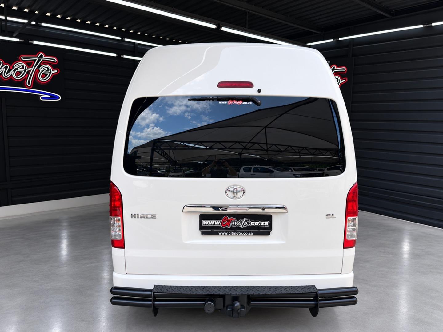Toyota HiAce 2.5D-4D Bus 14-Seater GL CITMoto