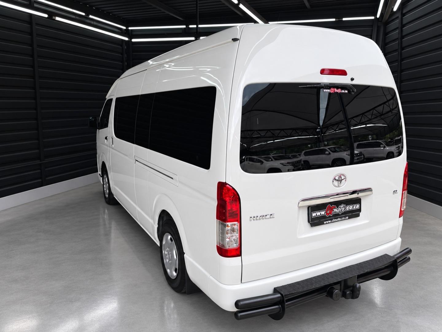 Toyota HiAce 2.5D-4D Bus 14-Seater GL CITMoto