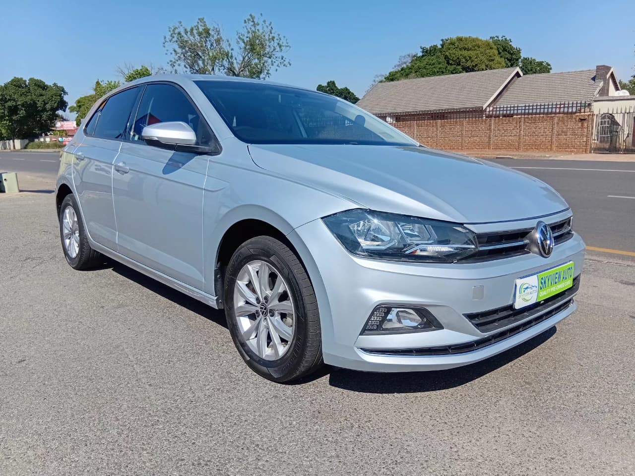 Volkswagen Polo Hatch 1.0TSI Comfortline Auto Skyview Autos