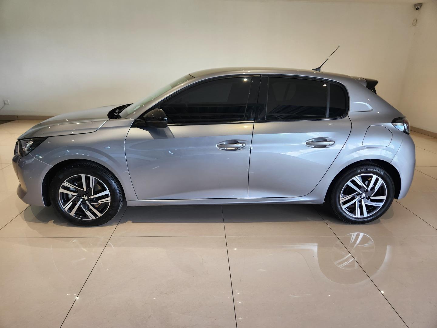 2022 Peugeot 208 1.2T Allure Auto, photo 2