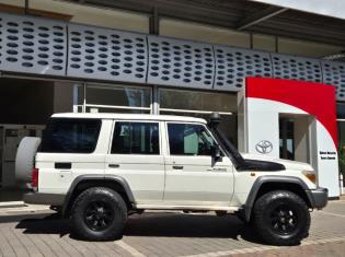 2014 Toyota Land Cruiser 76 4.5D-4D LX V8 Station Wagon for sale