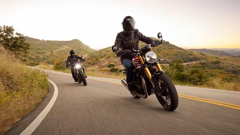 How does the CF Moto 450NK compare to the Triumph Speed 400? - Buying a ...