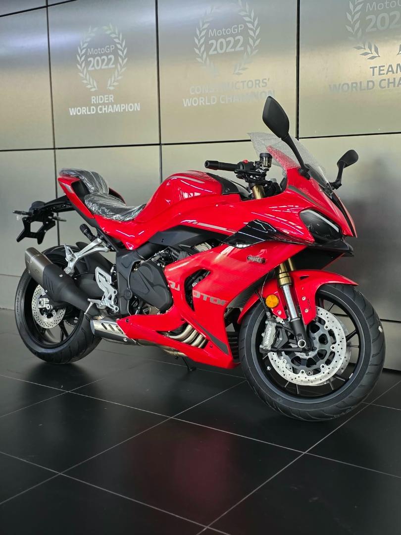 QJ Motor SRK800 Ducati