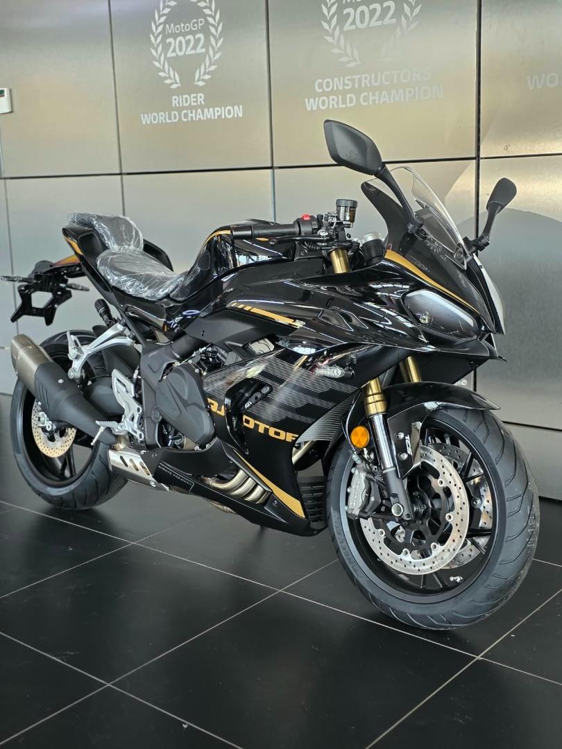 QJ Motor SRK 800 Ducati