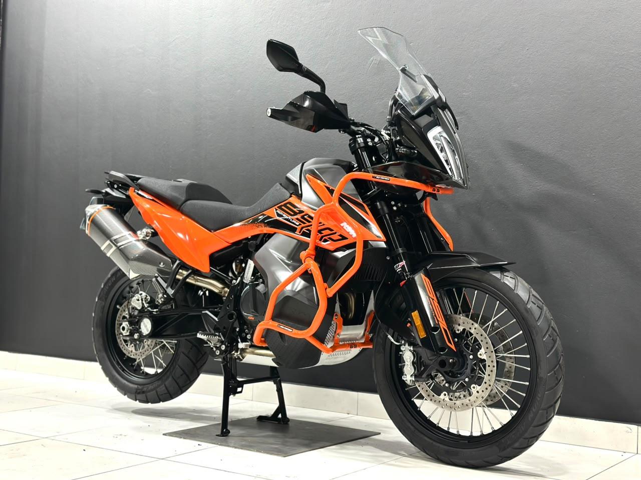 KTM 890