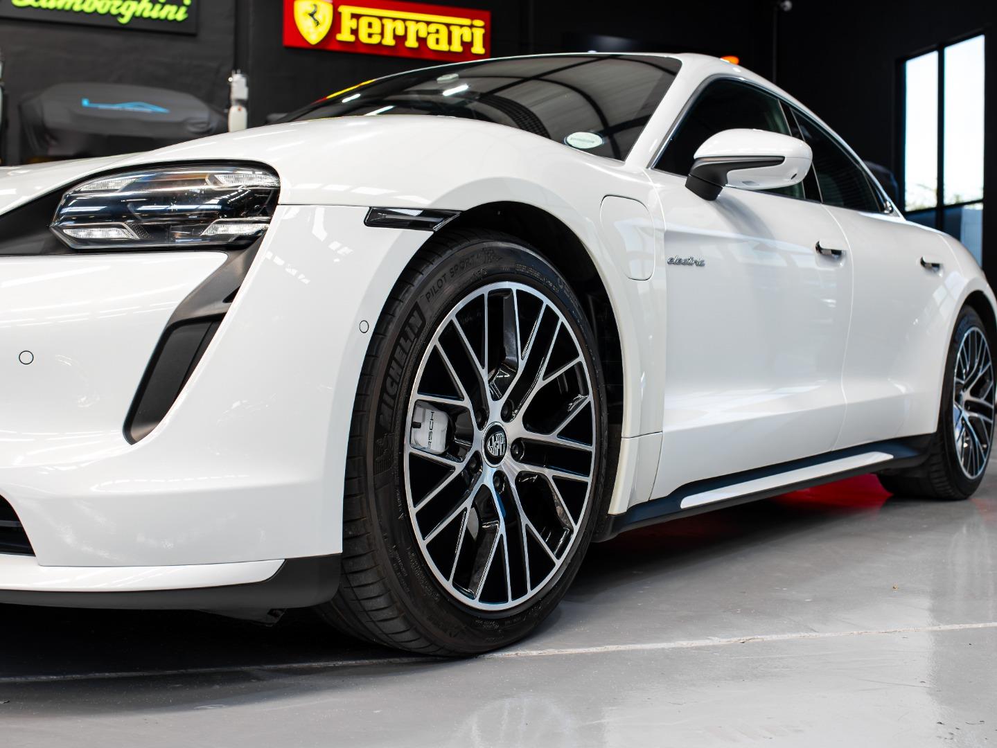 Porsche Taycan Turbo Lusso Auto