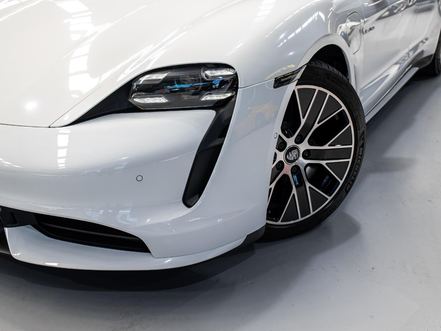 Porsche Taycan Turbo Lusso Auto