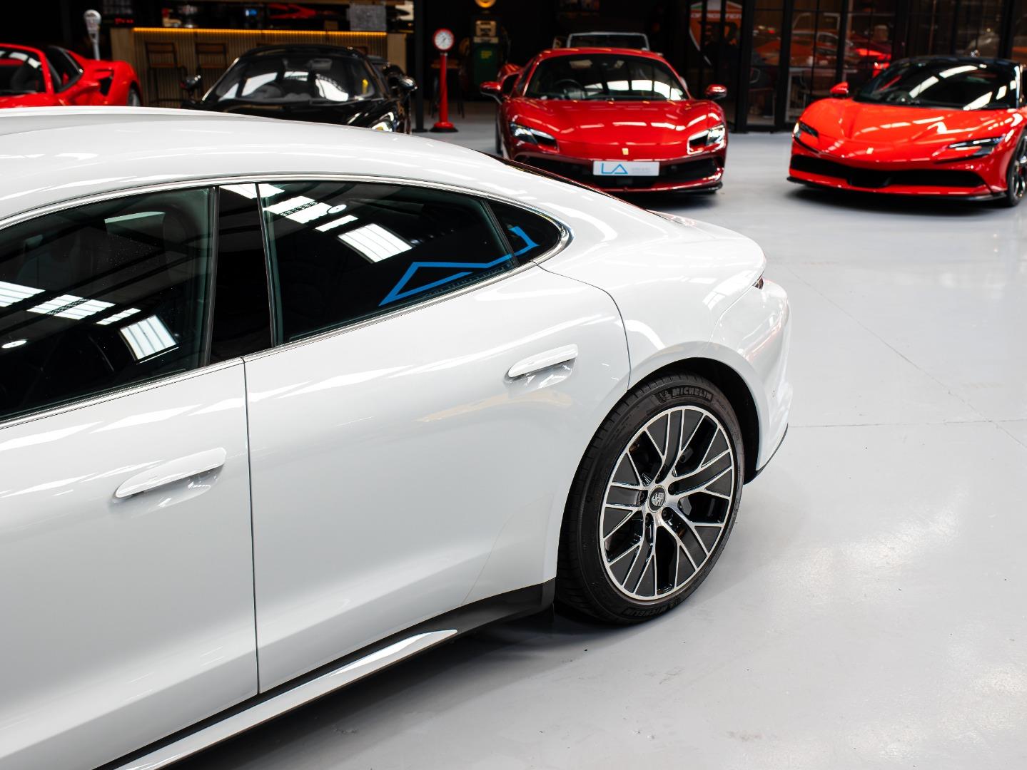 Porsche Taycan Turbo Lusso Auto