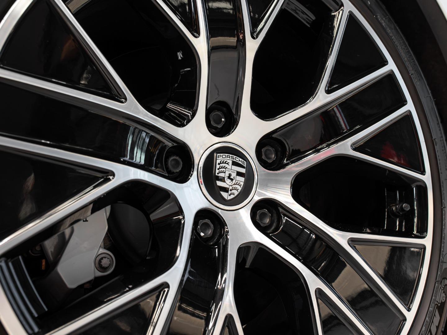 Porsche Taycan Turbo Lusso Auto