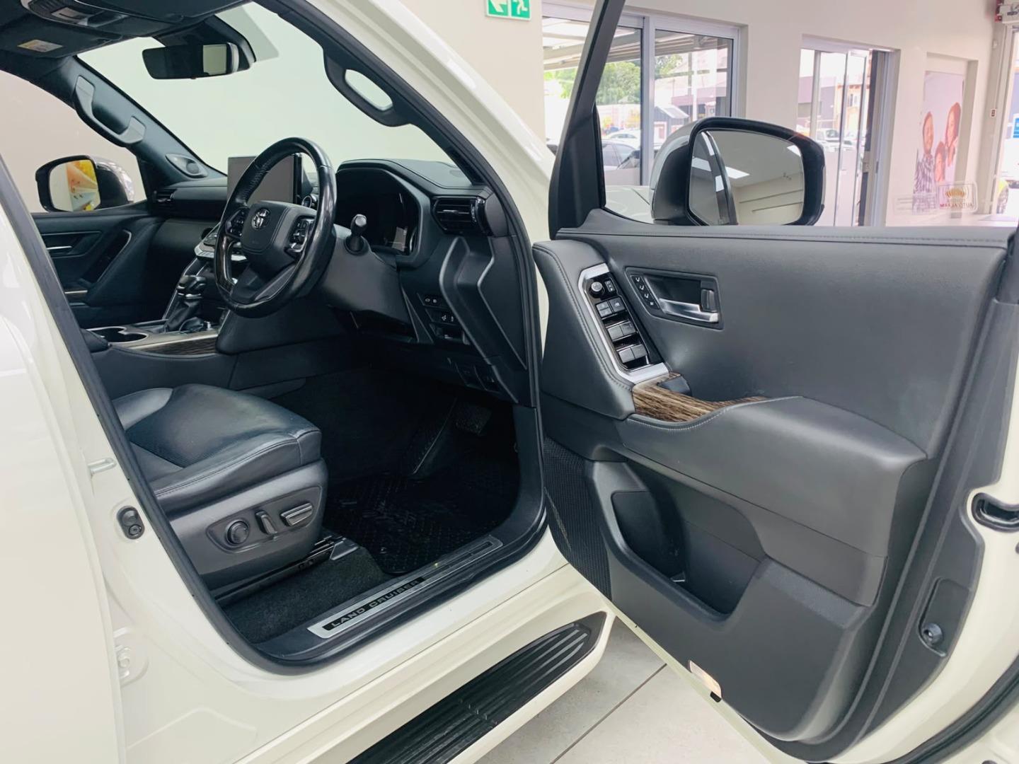Toyota Land Cruiser 300 3.5T ZX Auto Nantes Paarl