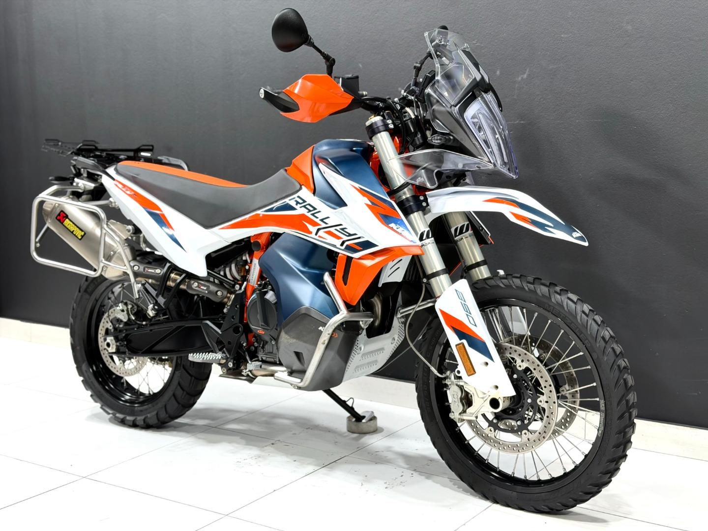 KTM 890