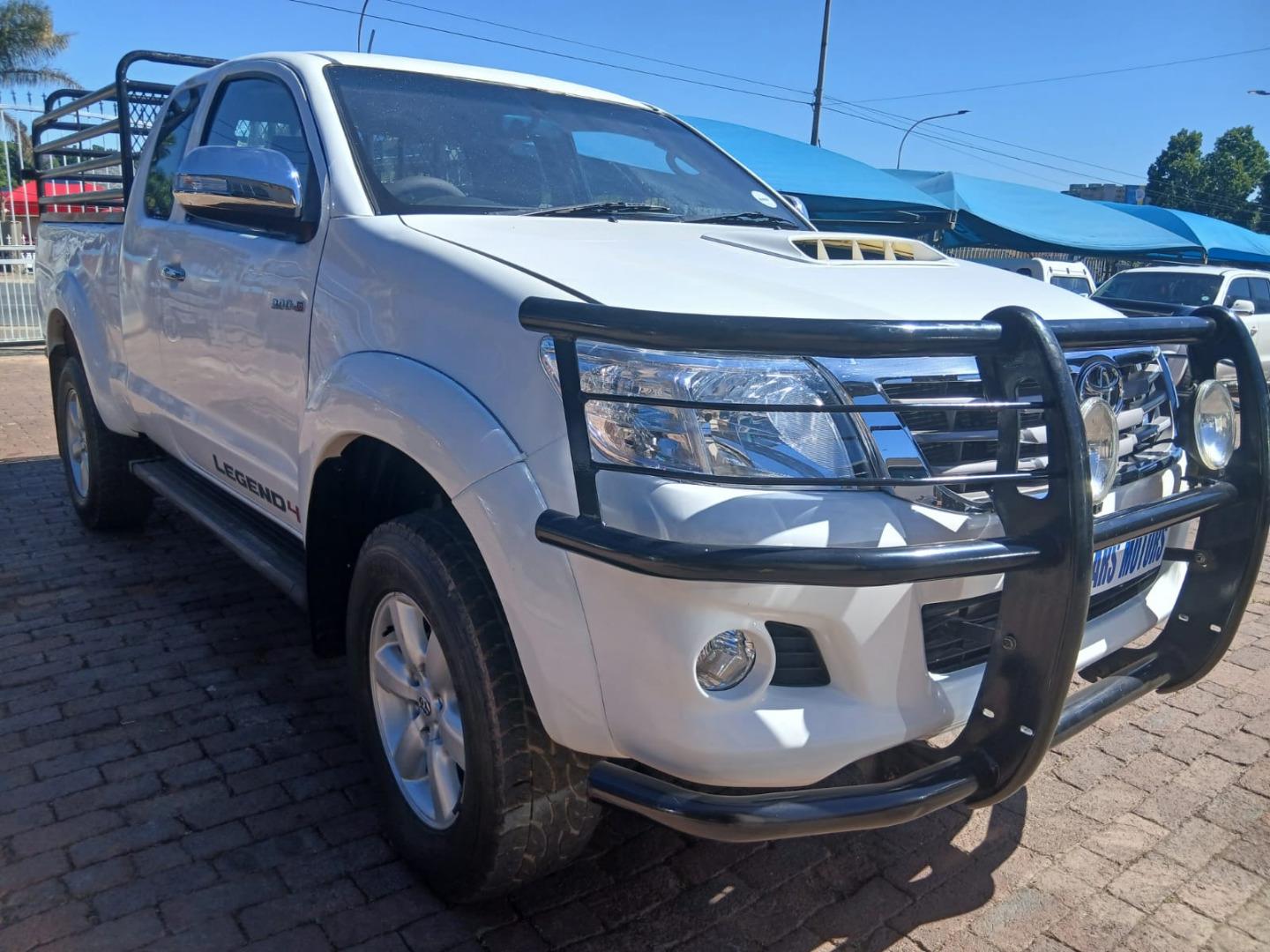 Toyota Hilux 3.0D-4D Xtra Cab Raider Dream Cars Motors