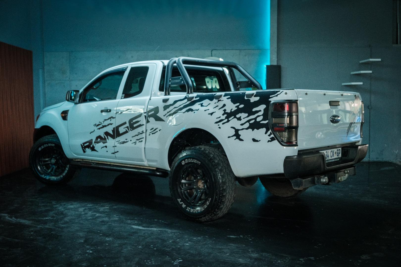 Ford Ranger 2.2TDCi SuperCab Hi-Rider XL Mad Cars