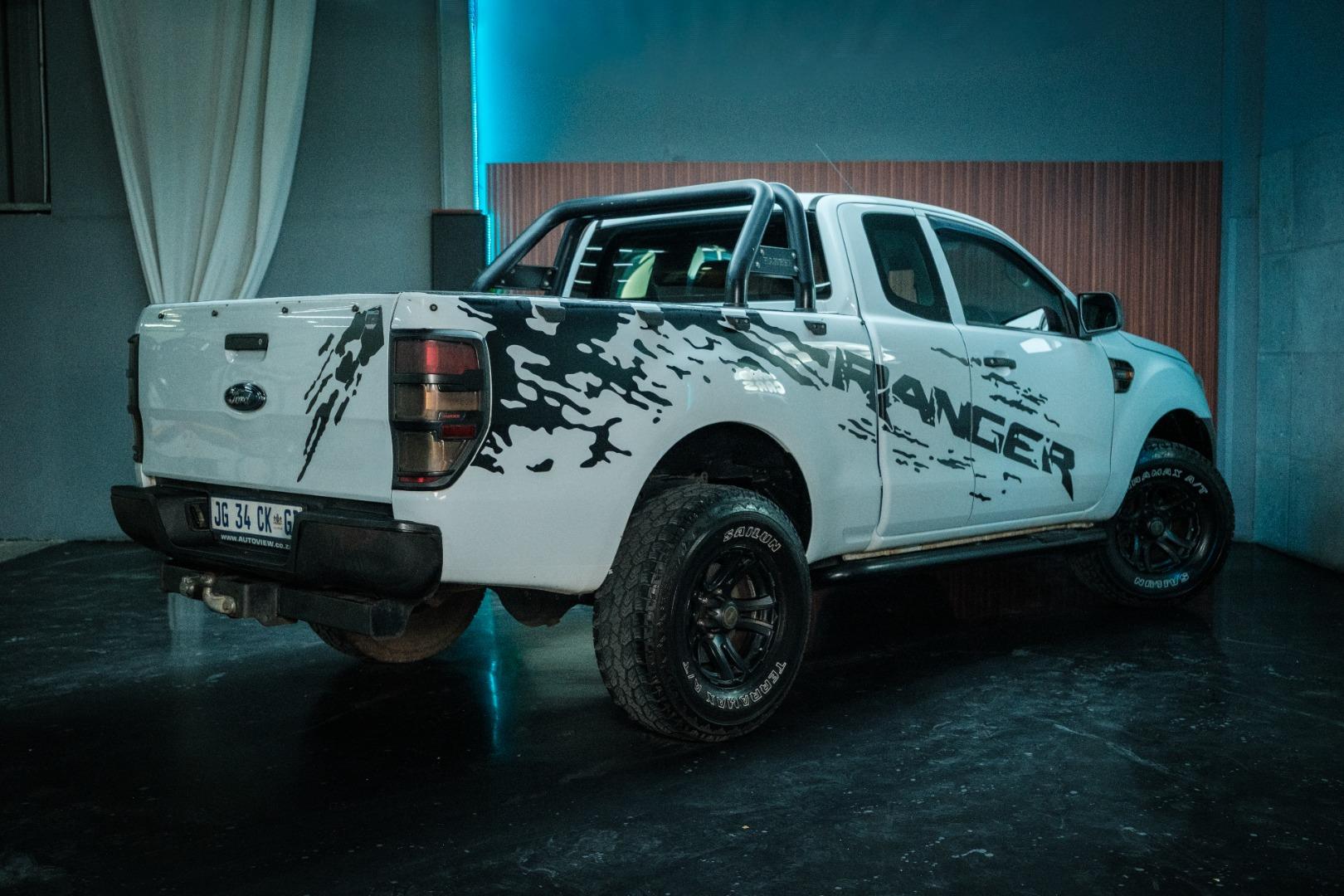 Ford Ranger 2.2TDCi SuperCab Hi-Rider XL Mad Cars