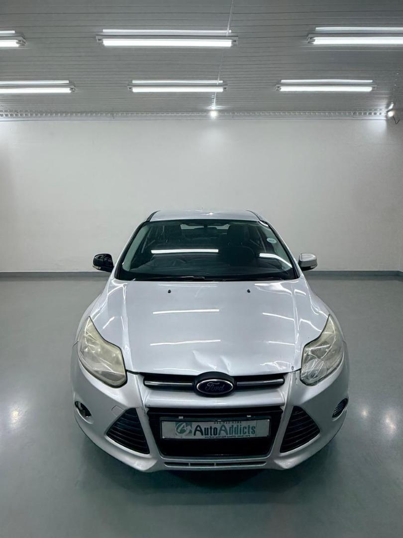 Ford Focus Sedan 1.6 Ambiente Auto Addicts