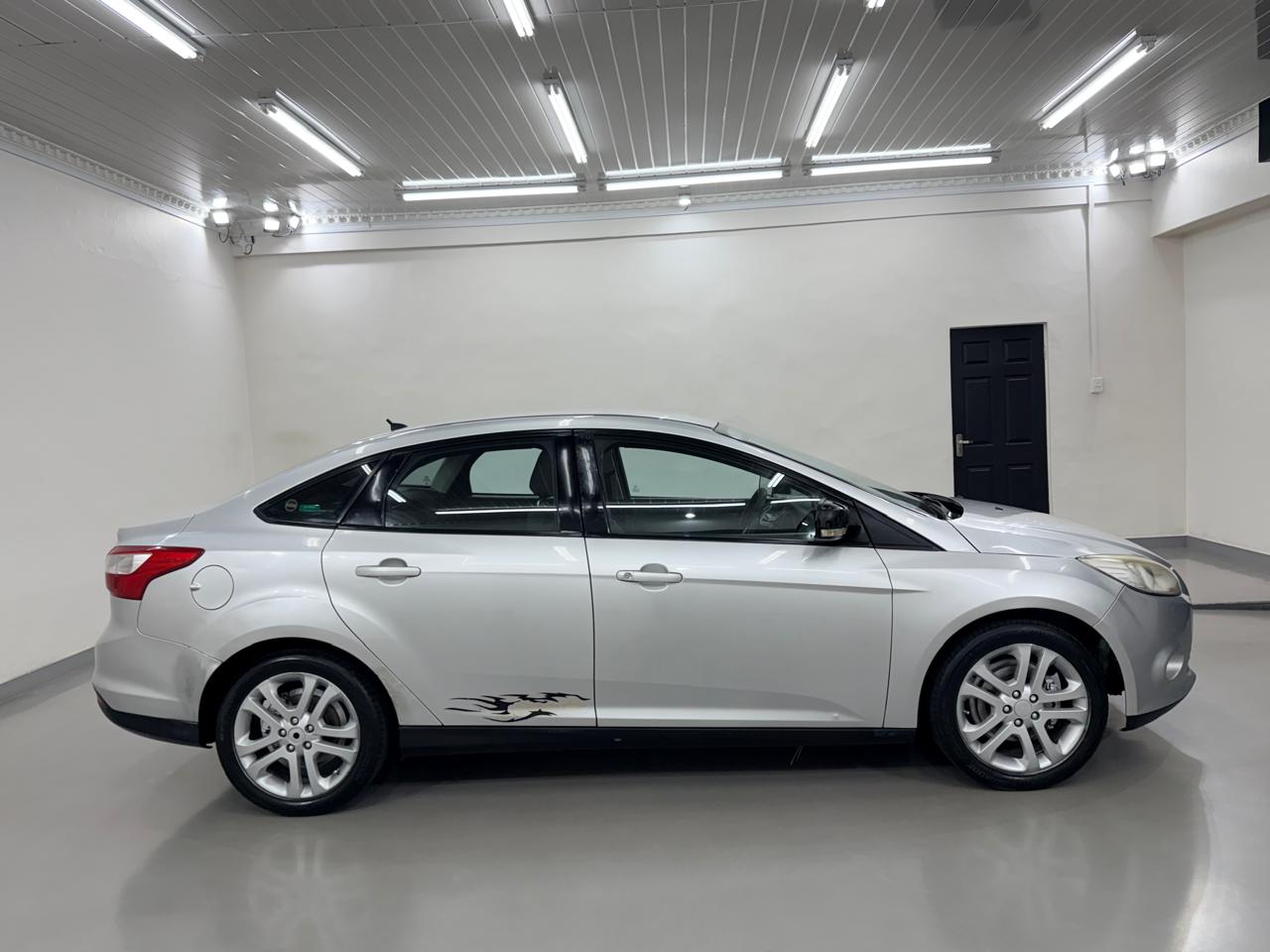 Ford Focus Sedan 1.6 Ambiente Auto Addicts