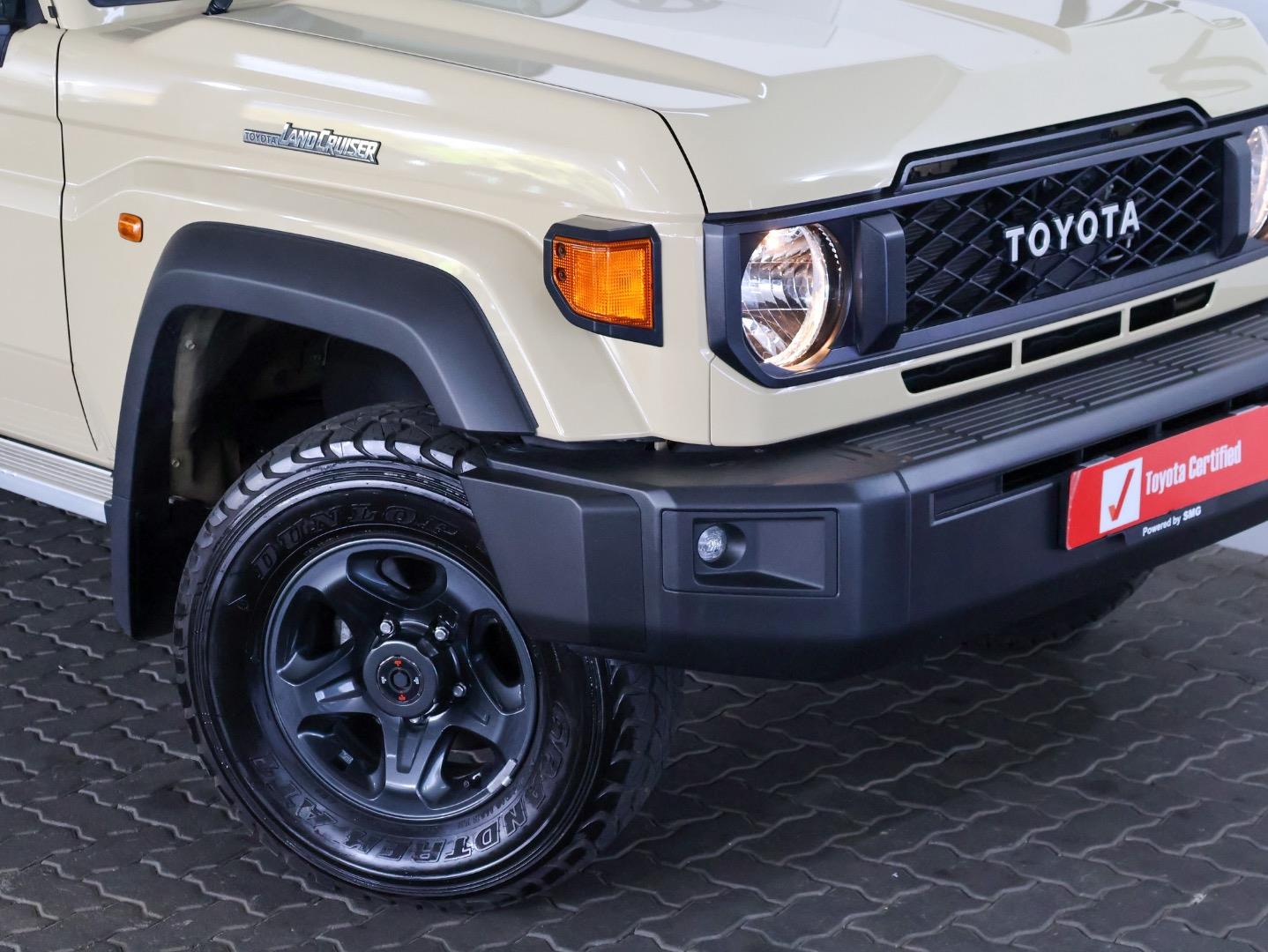 Toyota Land Cruiser 79 2.8GD-6 Double Cab Auto SMG Toyota Cresta