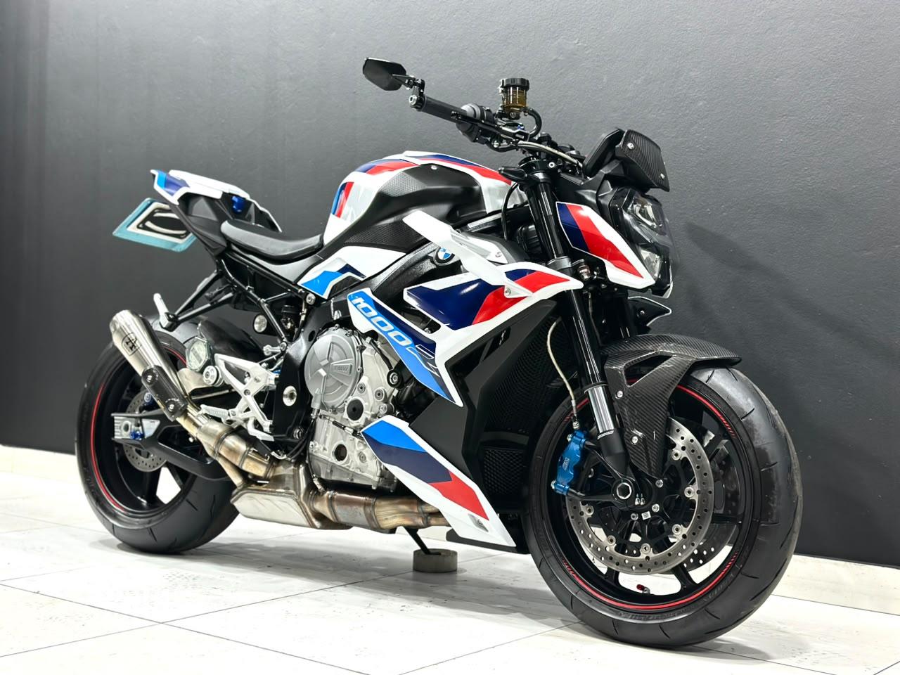 BMW M1000 R