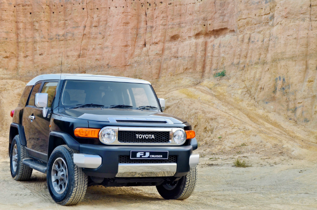 Is the Toyota FJ Cruiser good for families? - Buying a Car - AutoTrader