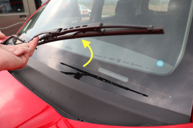 How To Change The Wiper Blades On Your Mahindra Kuv100 - Car Ownership 