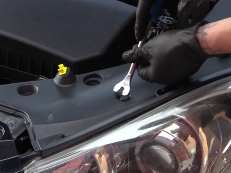 How To Replace A Lightbulb On A Suzuki Kizashi Automotive News Autotrader