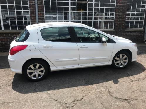 Changing a headlight globe on a used Peugeot 308