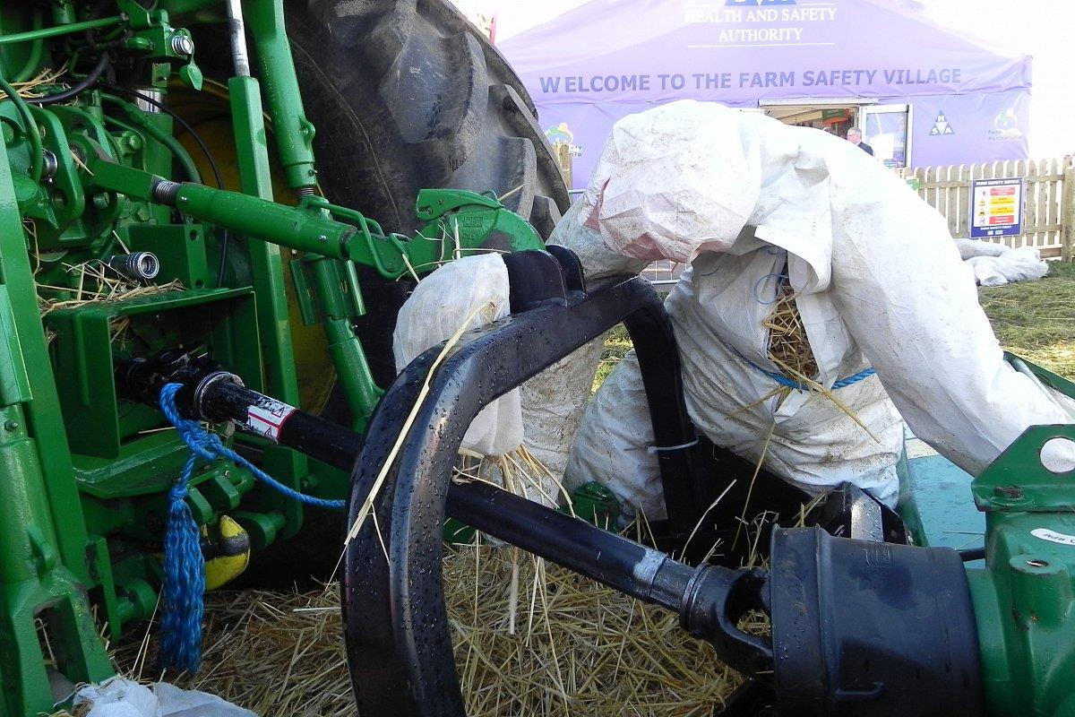 5 tips to consider after a tractor accident - Agriculture News - AutoTrader