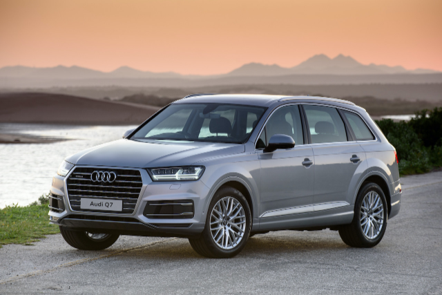 Land Rover Discovery vs Volkswagen Touareg vs Audi Q7: which one has ...