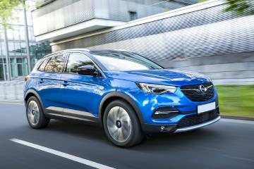 How to replace the car battery on an Opel Grandland X