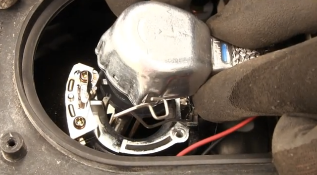 How to replace a lightbulb on a Volvo V90 Cross Country - Automotive ...