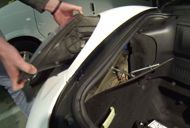 How to replace a lightbulb on a Porsche 718 Cayman - Car Ownership ...